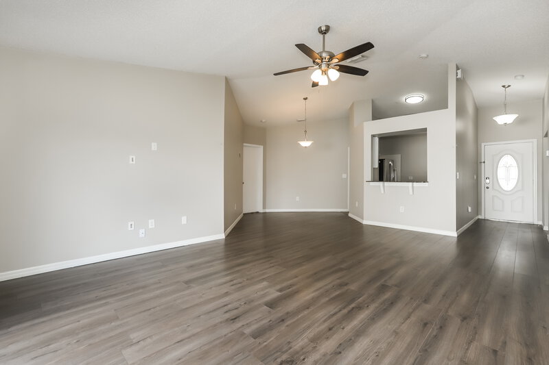 2,345/Mo, 301 Abigail Rd Plant City, FL 33563 Living Room View 2