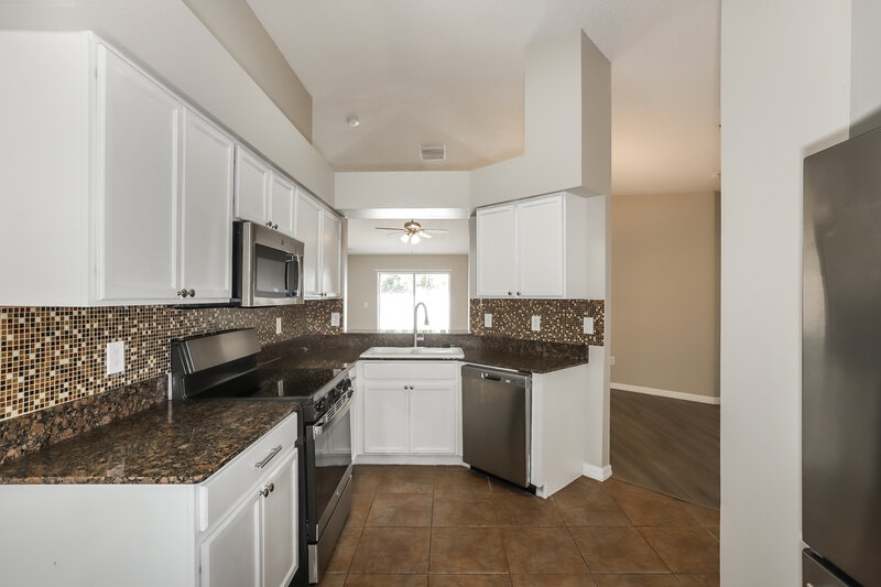 2,345/Mo, 301 Abigail Rd Plant City, FL 33563 Kitchen View 2