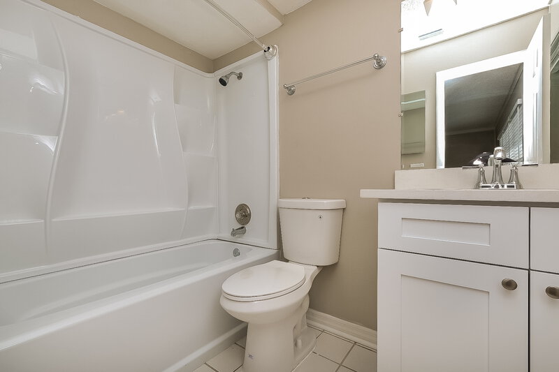 1,765/Mo, 8420 Duval Dr Port Richey, FL 34668 Main Bathroom View