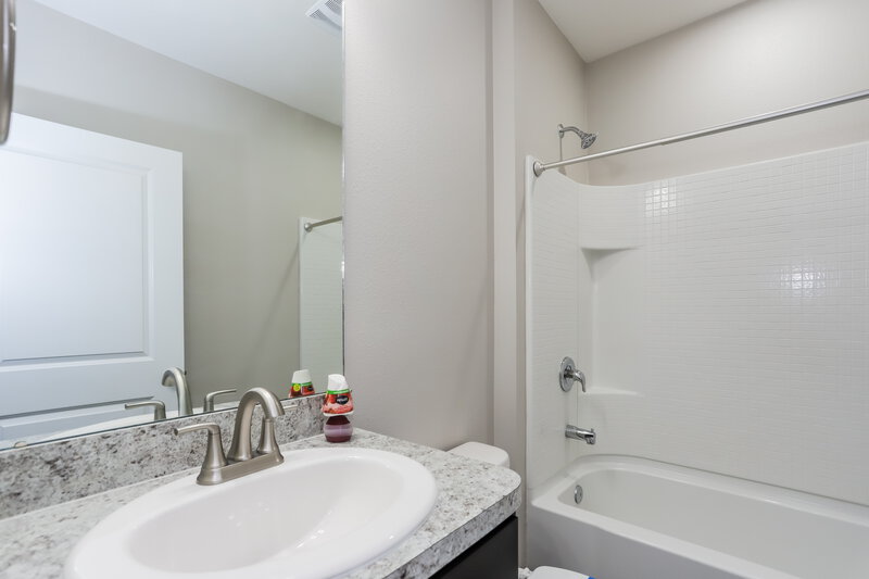 1,970/Mo, 10236 Mangrove Well Rd Sun City Center, FL 33573 Bathroom View
