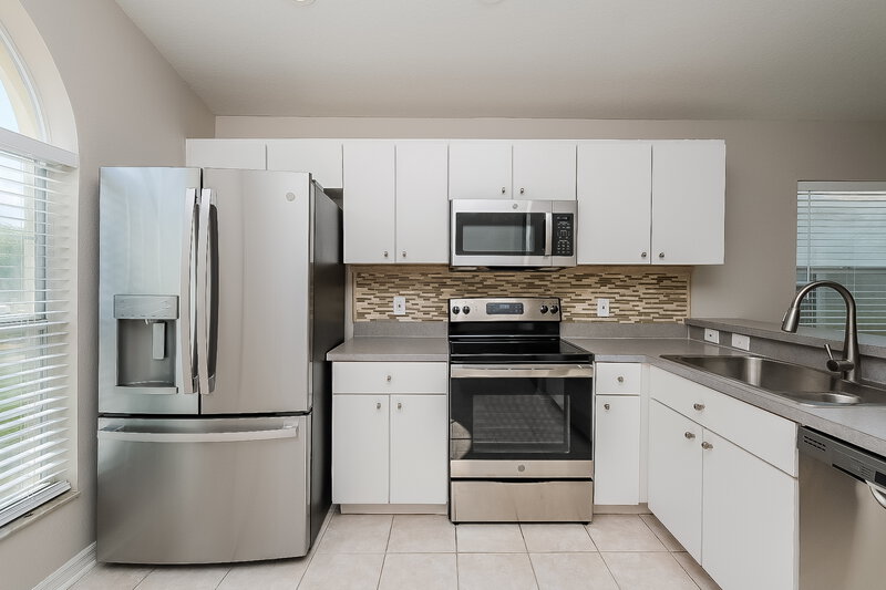 2,310/Mo, 4624 Tucson Ct Valrico, FL 33594 Kitchen View