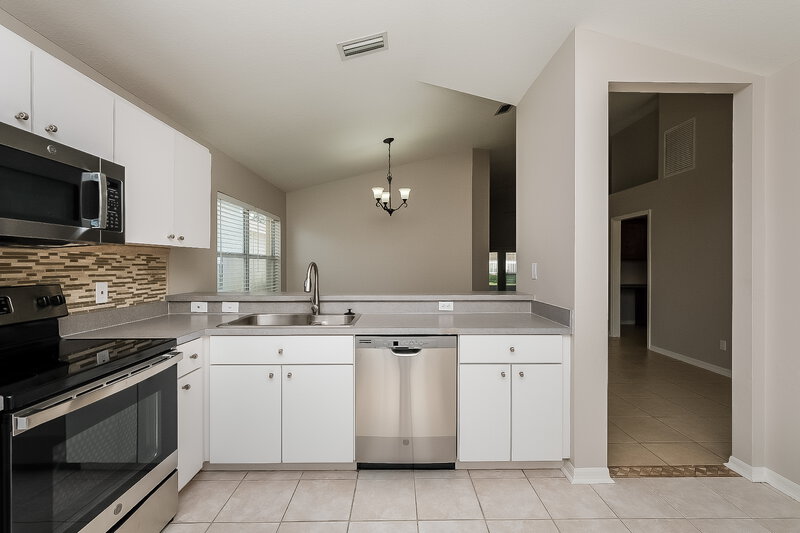 2,310/Mo, 4624 Tucson Ct Valrico, FL 33594 Kitchen View 2