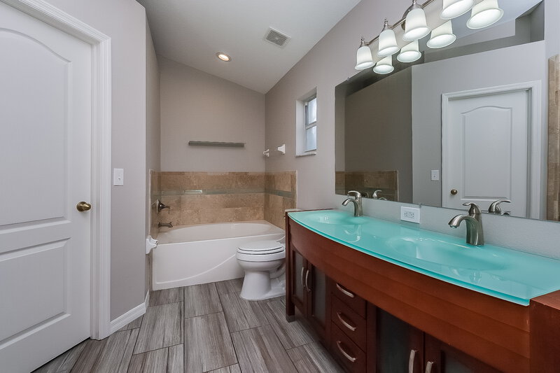 2,310/Mo, 4624 Tucson Ct Valrico, FL 33594 Main Bathroom View