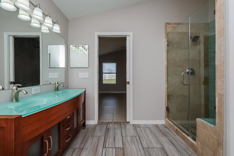 2,310/Mo, 4624 Tucson Ct Valrico, FL 33594 Main Bathroom View 2