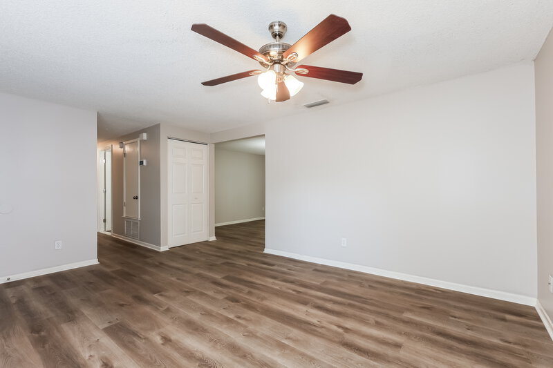 1,995/Mo, 904 Briarcliff Dr Valrico, FL 33594 Living Room View 2