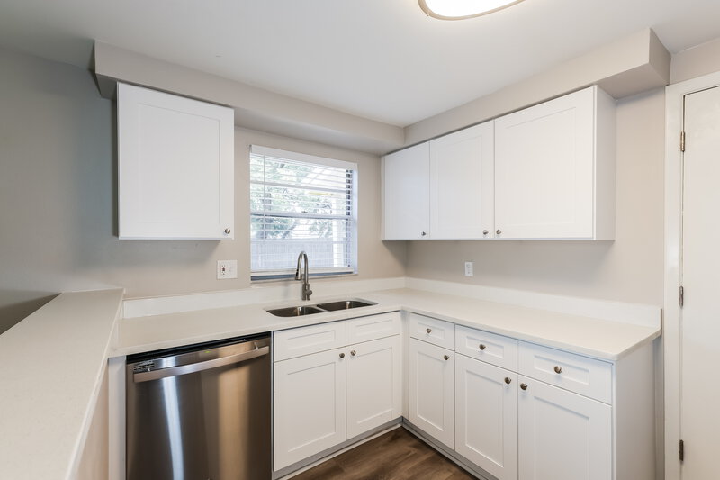 1,995/Mo, 904 Briarcliff Dr Valrico, FL 33594 Kitchen View