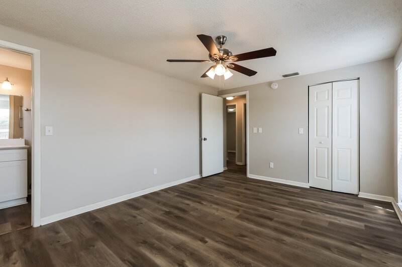 1,995/Mo, 904 Briarcliff Dr Valrico, FL 33594 Main Bedroom View
