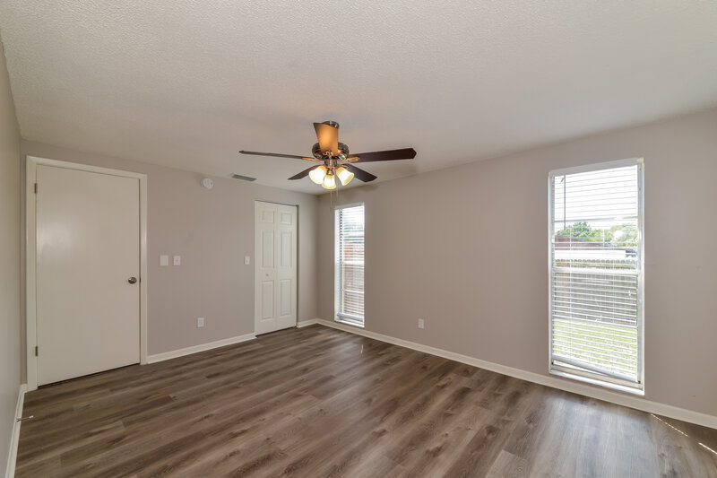 3,540/Mo, 904 Briarcliff Dr Valrico, FL 33594 Main Bedroom View 2