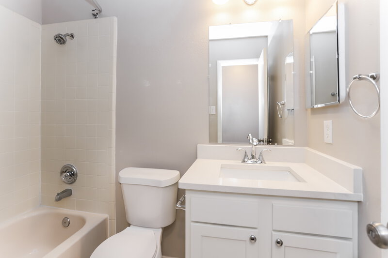 2,205/Mo, 24904 Silversmith Dr Lutz, FL 33559 Bathroom View