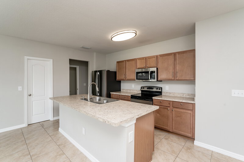 2,195/Mo, 11921 Grand Kempston Dr Gibsonton, FL 33534 Kitchen View