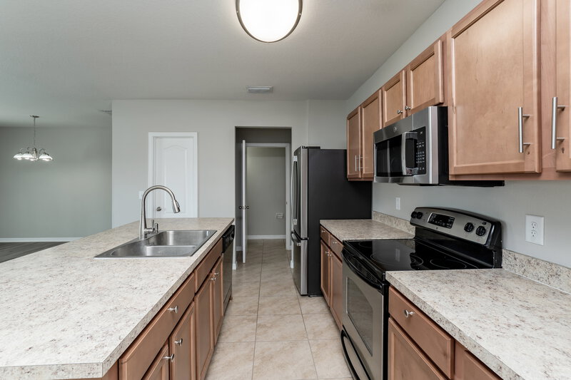 2,195/Mo, 11921 Grand Kempston Dr Gibsonton, FL 33534 Kitchen View 2