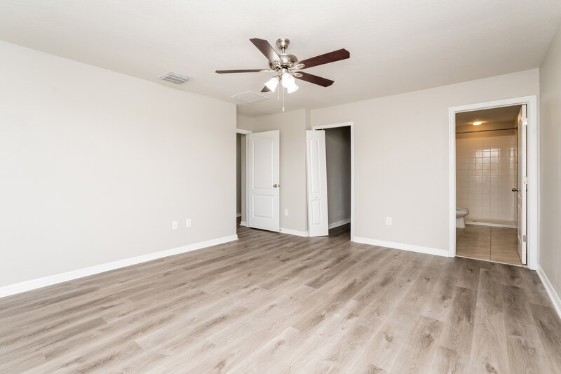 2,195/Mo, 11921 Grand Kempston Dr Gibsonton, FL 33534 Main Bedroom View