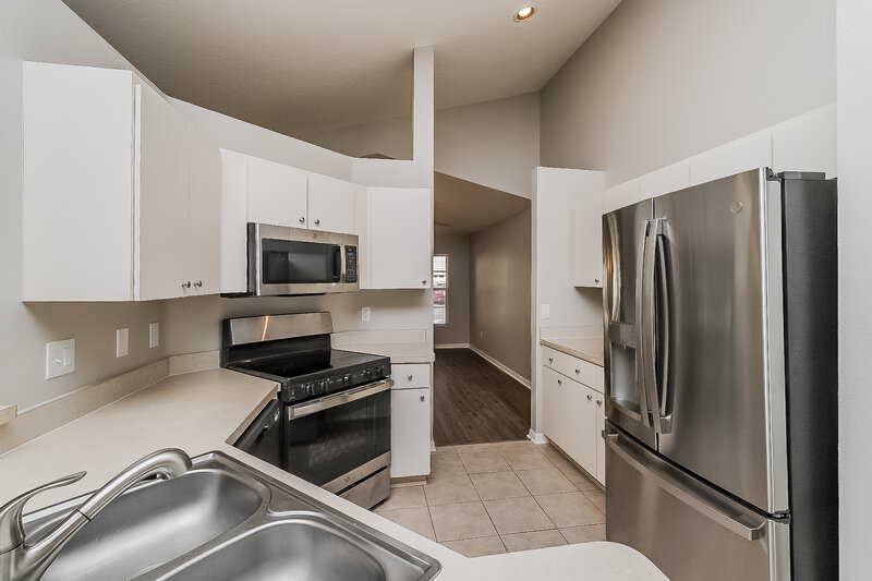 2,190/Mo, 12721 Bramfield Riverview, FL 33579 Kitchen View 2