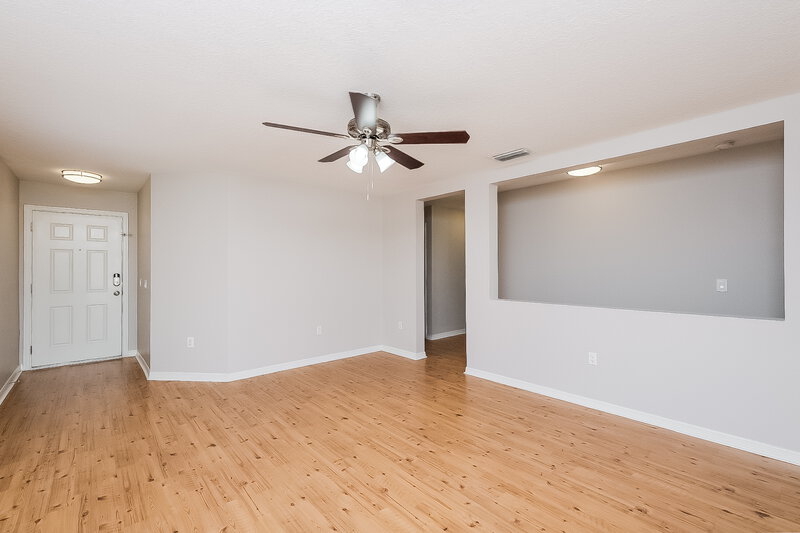 3,500/Mo, 11830 Mango Groves Blvd Seffner, FL 33584 Living Room View