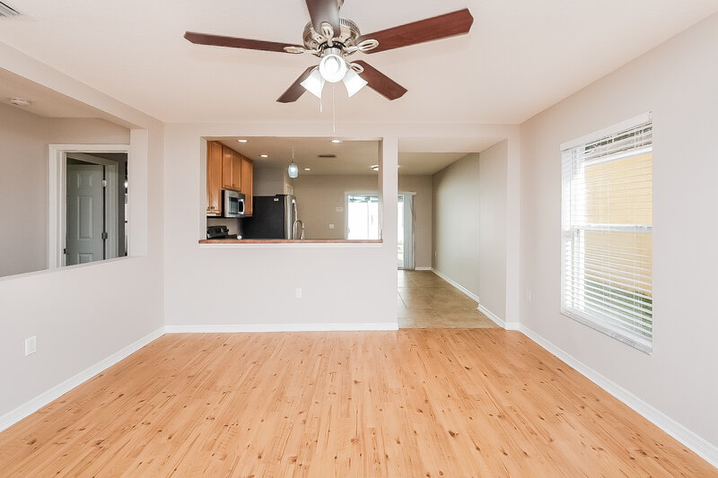 3,500/Mo, 11830 Mango Groves Blvd Seffner, FL 33584 Living Room View 2