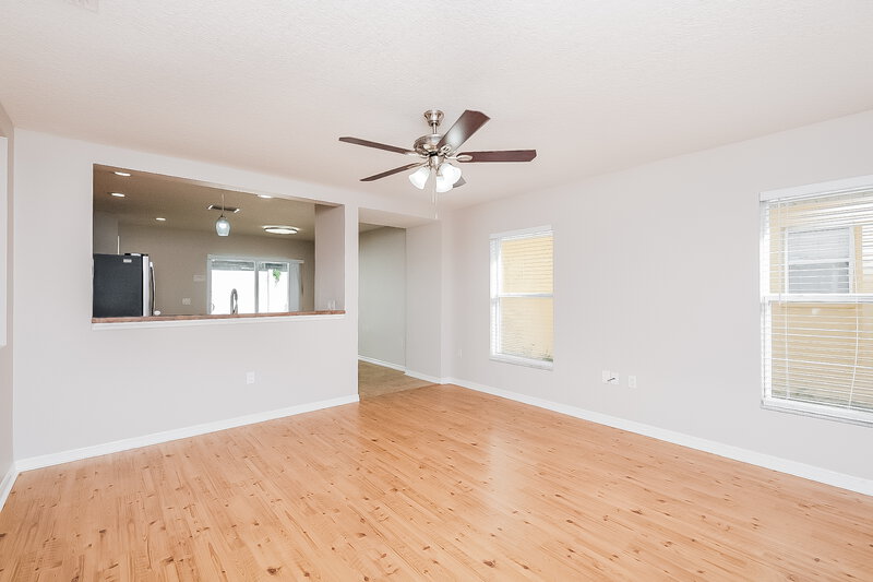 3,500/Mo, 11830 Mango Groves Blvd Seffner, FL 33584 Living Room View 3