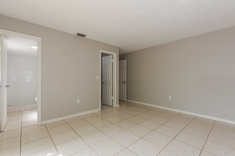 2,510/Mo, 9811 N Connechusett Rd Tampa, FL 33617 Main Bedroom View