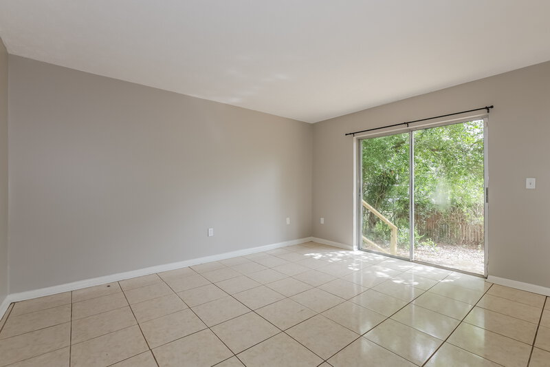 2,510/Mo, 9811 N Connechusett Rd Tampa, FL 33617 Main Bedroom View 2