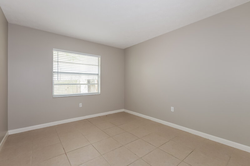 2,510/Mo, 9811 N Connechusett Rd Tampa, FL 33617 Bedroom View