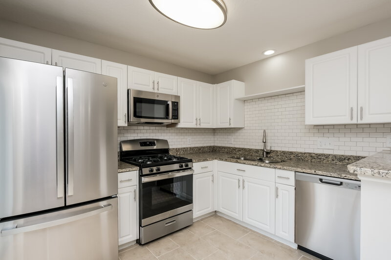 2,365/Mo, 2541 E 150th Ave Lutz, FL 33559 Kitchen View