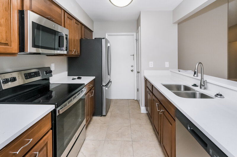 2,340/Mo, 1715 Cinnabar Ct Brandon, FL 33510 Kitchen View 2