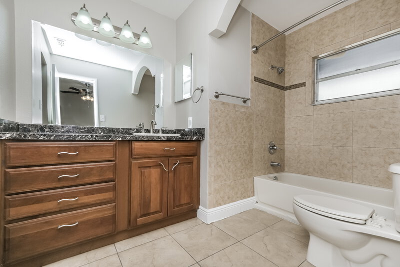 2,340/Mo, 1715 Cinnabar Ct Brandon, FL 33510 Main Bathroom View