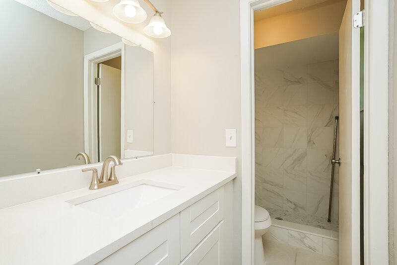 2,540/Mo, 16418 Bonneville Dr Tampa, FL 33624 Main Bathroom View