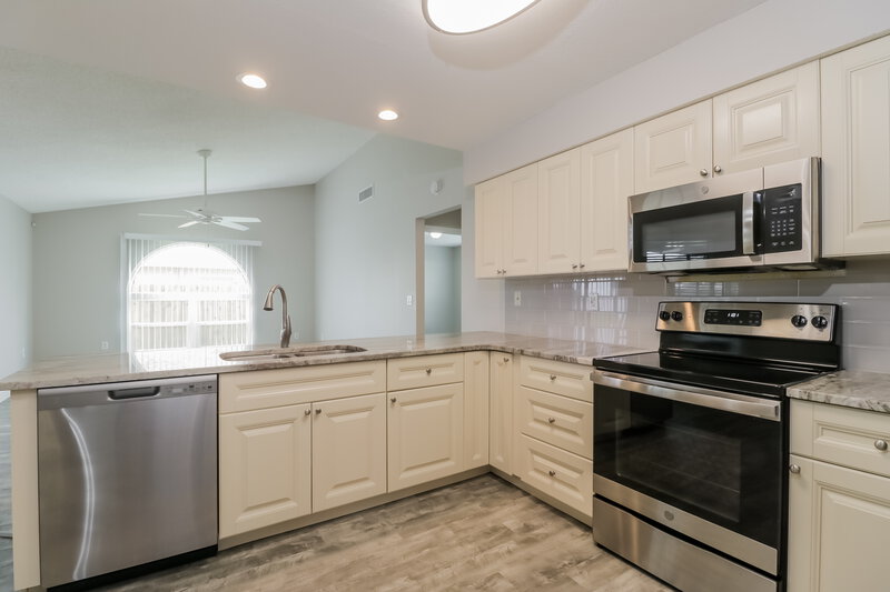 2,355/Mo, 8110 Tarsier Ave New Port Richey, FL 34653 Kitchen View 2