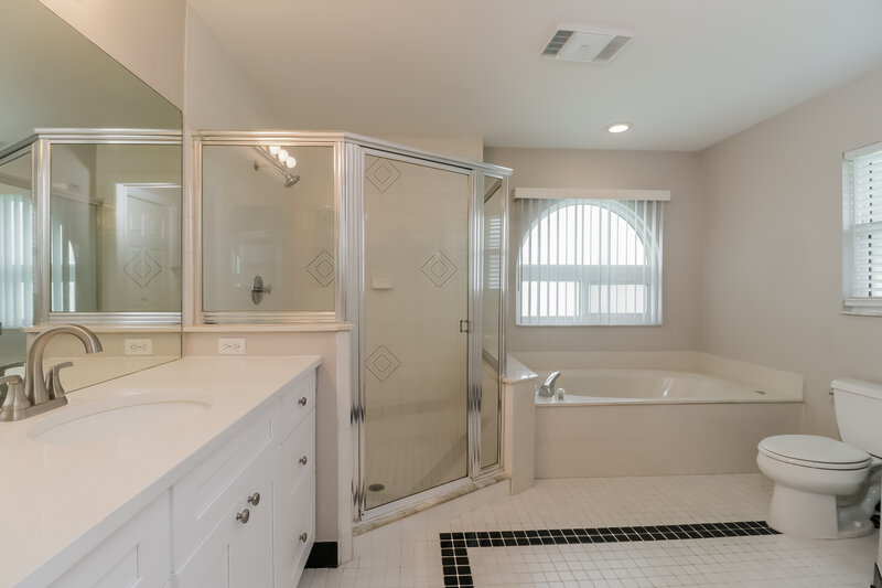 2,355/Mo, 8110 Tarsier Ave New Port Richey, FL 34653 Main Bathroom View