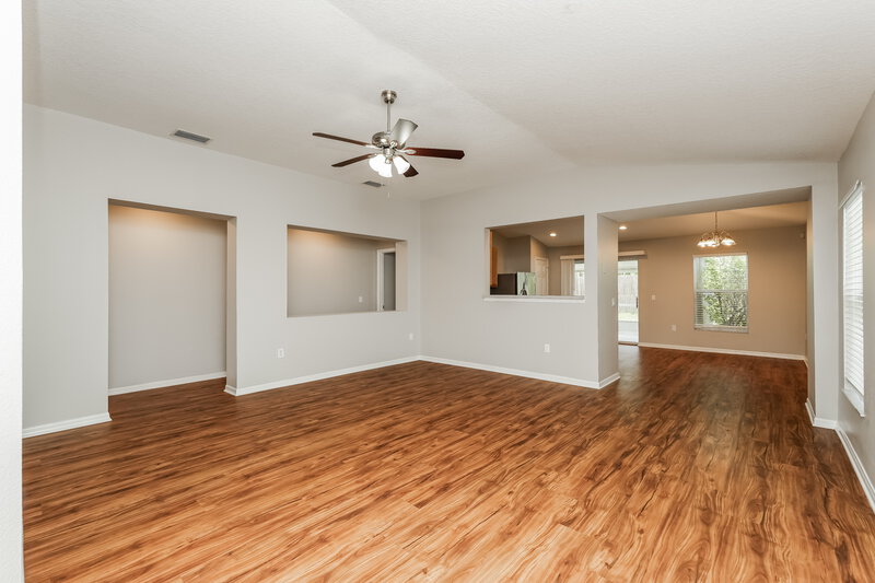 2,230/Mo, 13511 Blue Sunfish Ct Riverview, FL 33569 Living Room View