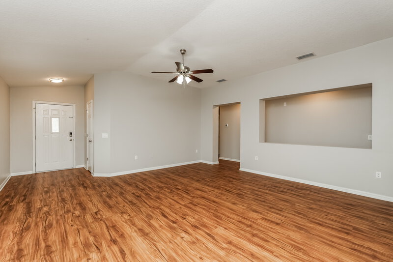 2,230/Mo, 13511 Blue Sunfish Ct Riverview, FL 33569 Living Room View 2