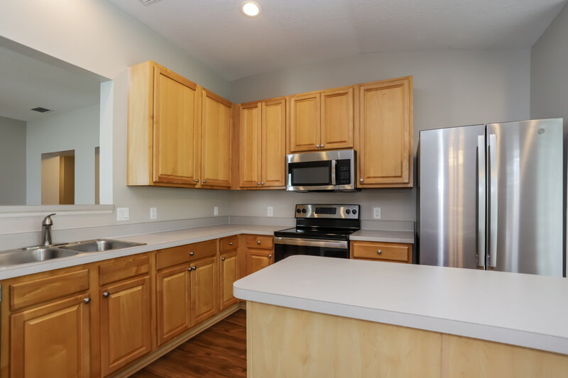 3,870/Mo, 13511 Blue Sunfish Ct Riverview, FL 33569 Kitchen View