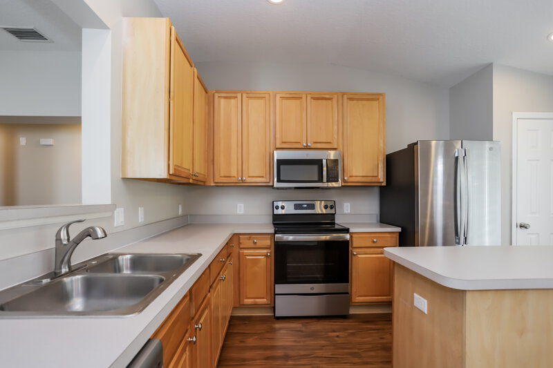 3,870/Mo, 13511 Blue Sunfish Ct Riverview, FL 33569 Kitchen View 2