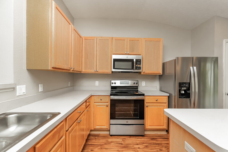 2,230/Mo, 13511 Blue Sunfish Ct Riverview, FL 33569 Kitchen View