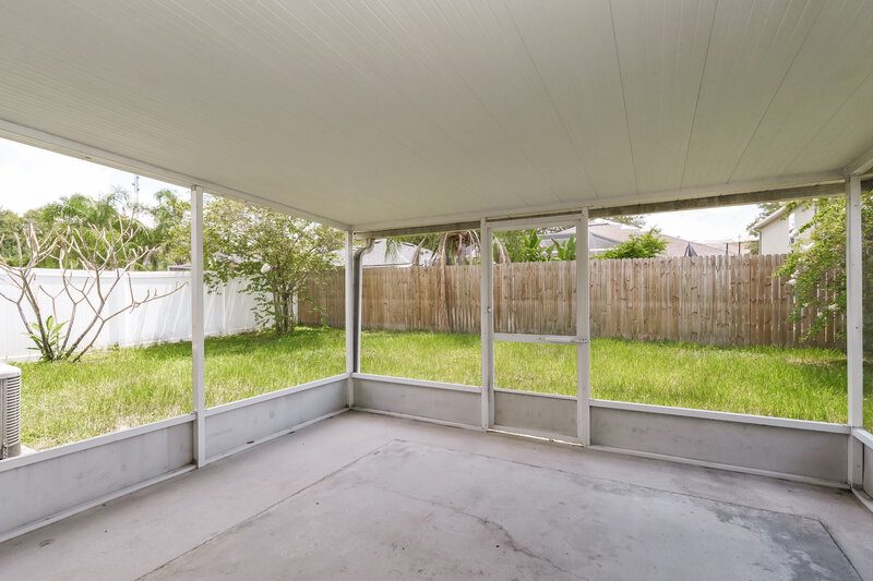2,230/Mo, 13511 Blue Sunfish Ct Riverview, FL 33569 Sun Room View
