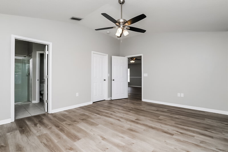 1,895/Mo, 14141 Lemon Yellow Tree Ln Brooksville, FL 34613 Main Bedroom View 2