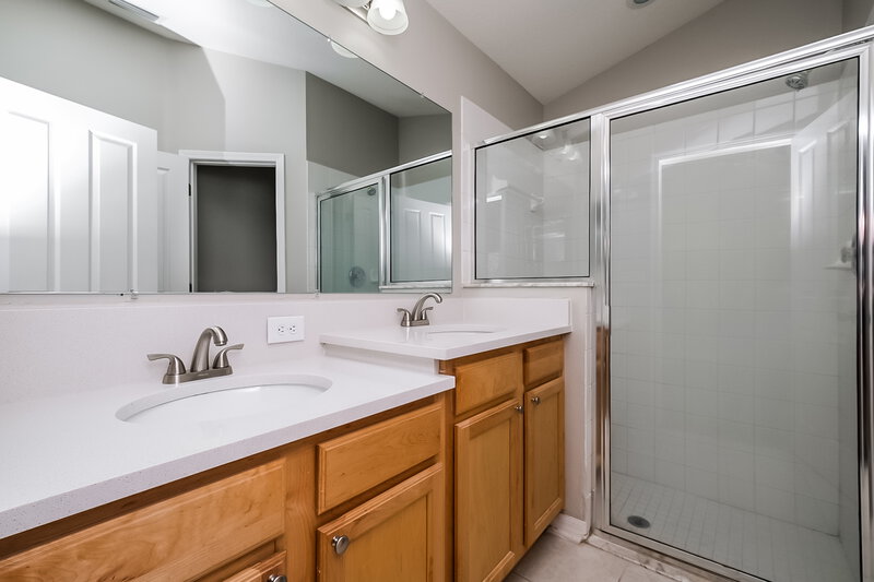 1,895/Mo, 14141 Lemon Yellow Tree Ln Brooksville, FL 34613 Main Bathroom View