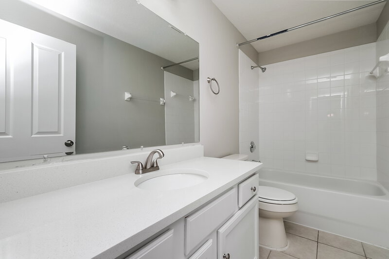 1,895/Mo, 14141 Lemon Yellow Tree Ln Brooksville, FL 34613 Bathroom View