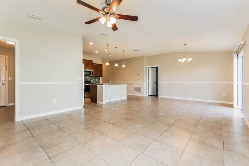 2,015/Mo, 1637 Climbing Dayflower Dr Ruskin, FL 33570 Living Room View 2