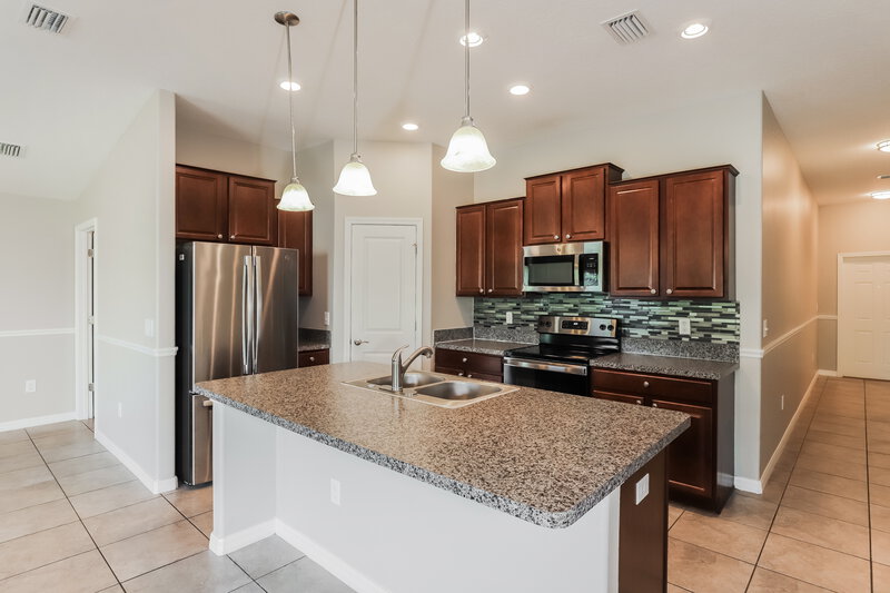 2,015/Mo, 1637 Climbing Dayflower Dr Ruskin, FL 33570 Kitchen View