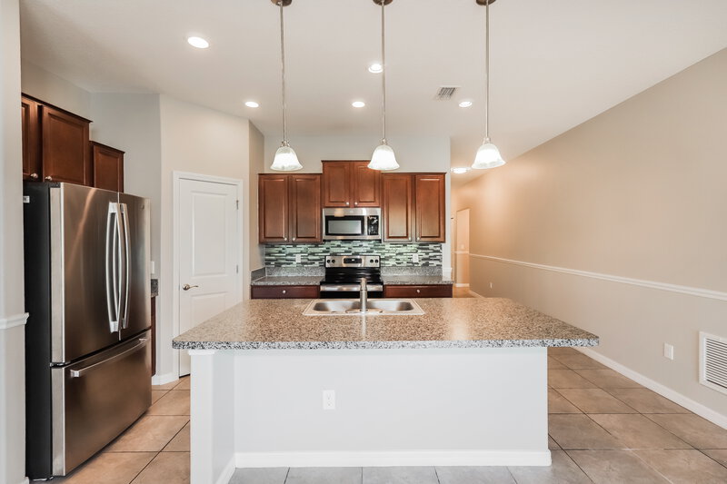 2,015/Mo, 1637 Climbing Dayflower Dr Ruskin, FL 33570 Kitchen View 3