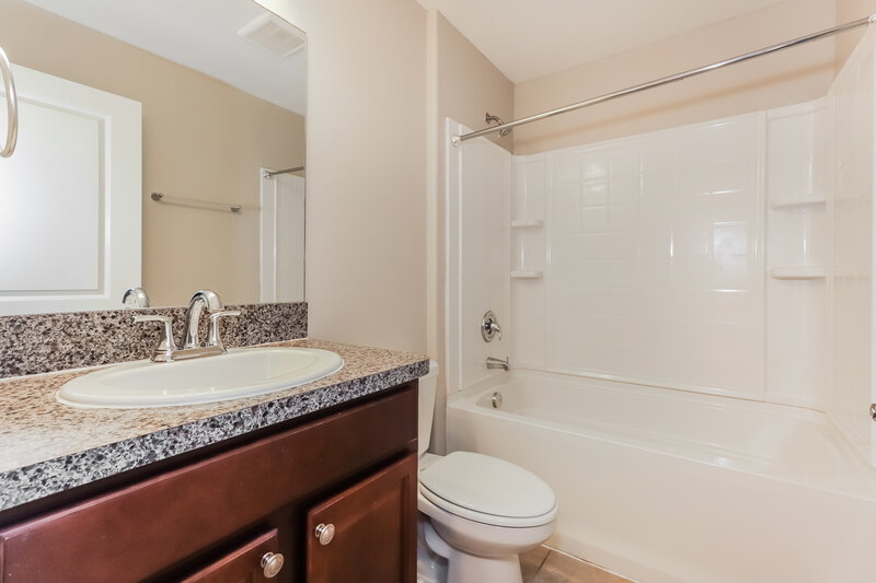 2,015/Mo, 1637 Climbing Dayflower Dr Ruskin, FL 33570 Bathroom View