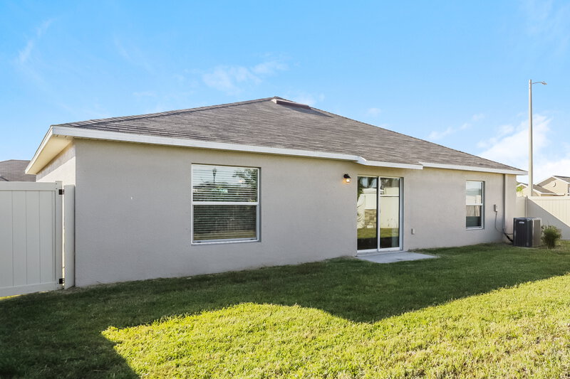 2,015/Mo, 1637 Climbing Dayflower Dr Ruskin, FL 33570 Rear View