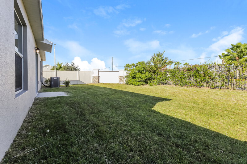 2,015/Mo, 1637 Climbing Dayflower Dr Ruskin, FL 33570 Exterior View