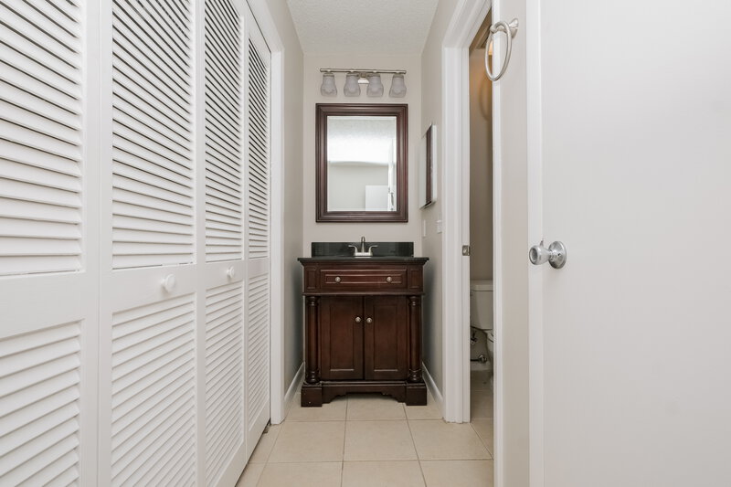 2,250/Mo, 4601 Cabbage Palm Dr Valrico, FL 33596 Dressing Room View