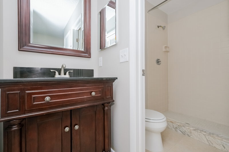 2,250/Mo, 4601 Cabbage Palm Dr Valrico, FL 33596 Bathroom View