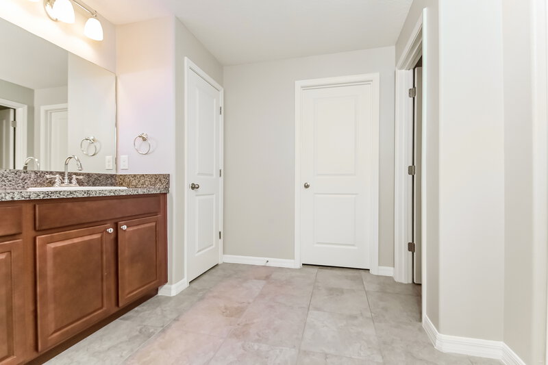 2,365/Mo, 12623 Lemon Pepper Dr Riverview, FL 33578 Main Bathroom View