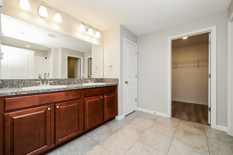 2,255/Mo, 12623 Lemon Pepper Dr Riverview, FL 33578 Main Bathroom View