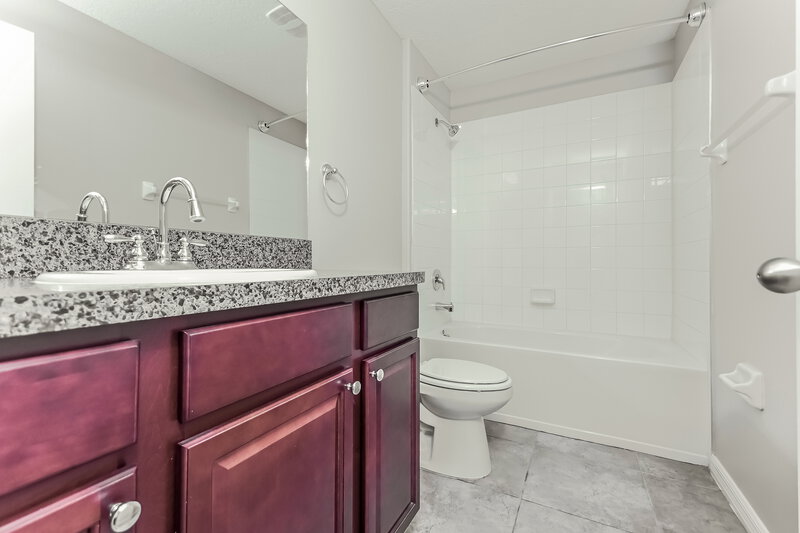 2,365/Mo, 12623 Lemon Pepper Dr Riverview, FL 33578 Bathroom View