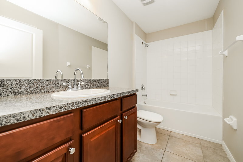 2,255/Mo, 12623 Lemon Pepper Dr Riverview, FL 33578 Bathroom View